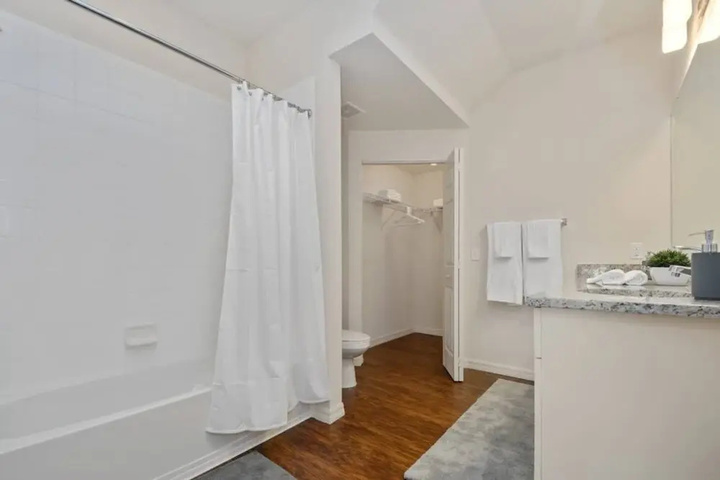 Room 4 of 13