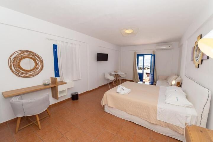 Room 14 of 65