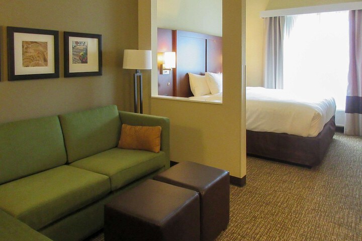 Room 8 of 25