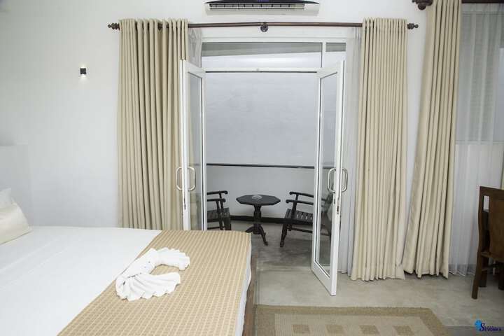 Room 32 of 76