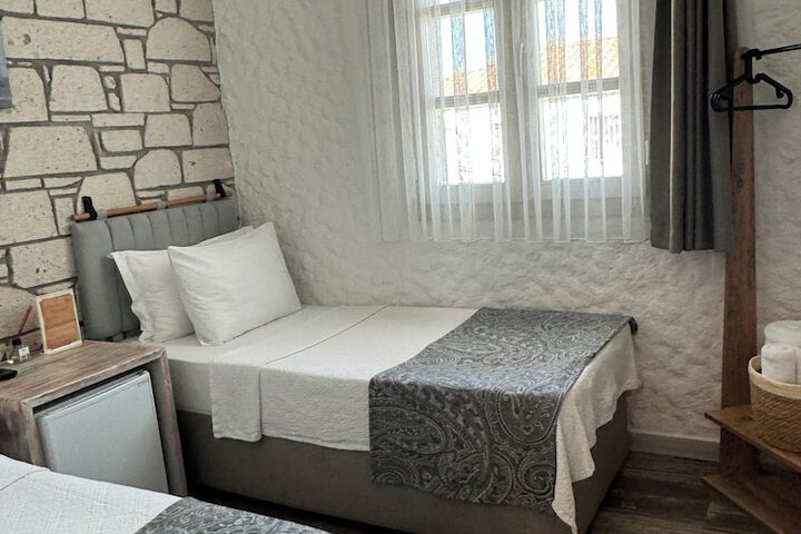Room 16 of 124