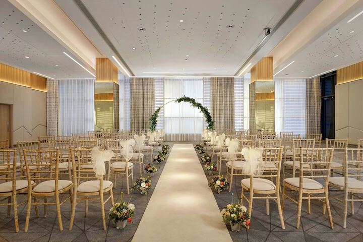 Ballroom/Hall 76 of 90