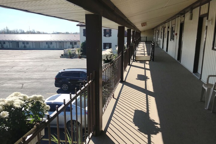 Hotel Exterior 98 of 99