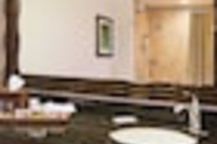 Room 110 of 435