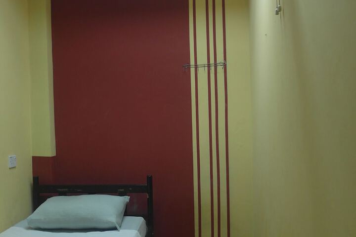 Room 6 of 48