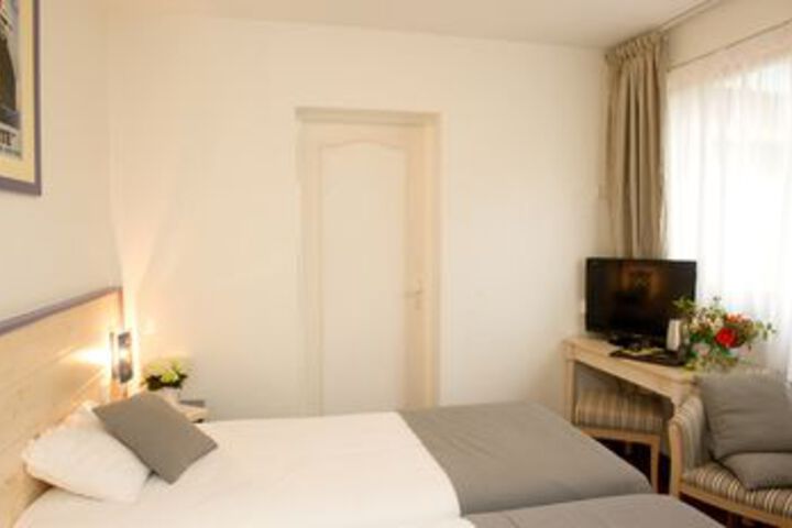 Room 11 of 25