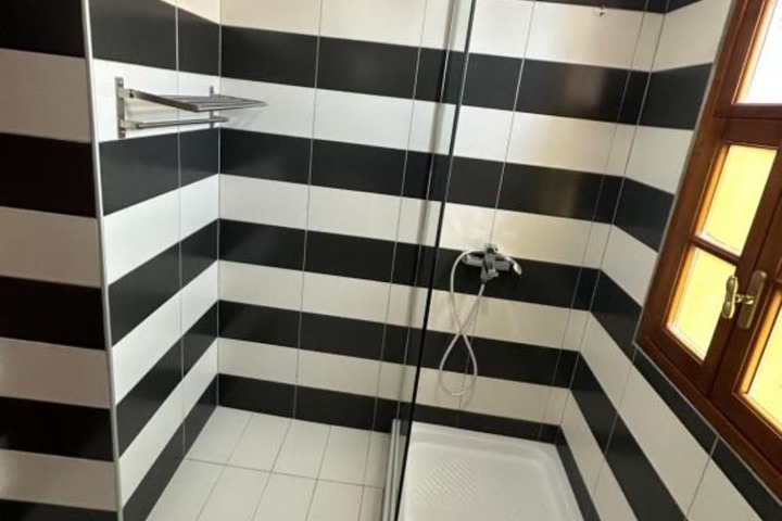 Room 72 of 100