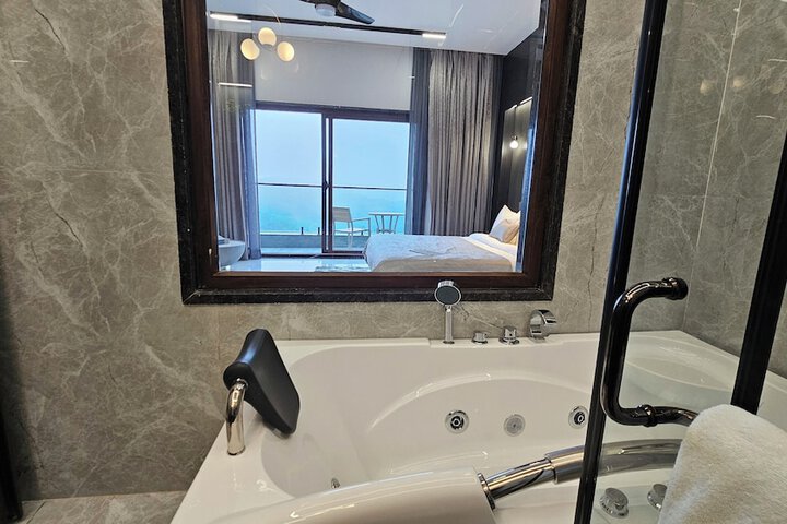 Room 28 of 55
