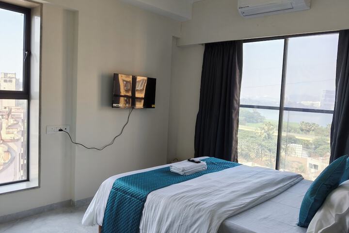 Room 5 of 17