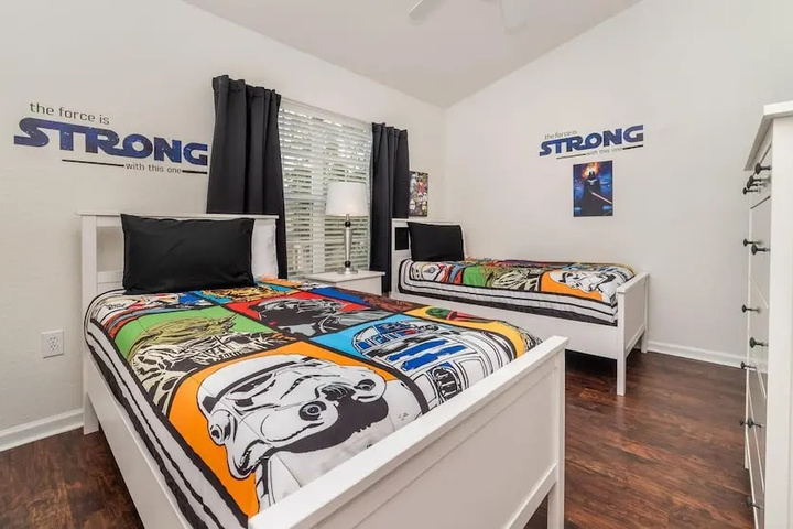 Room 5 of 18