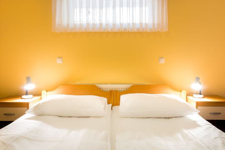 Room 11 of 42