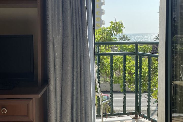 Room 2 of 31