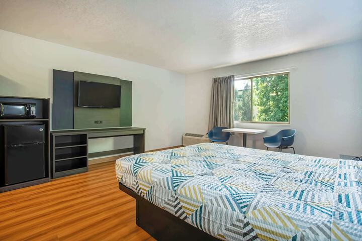 Room 13 of 21