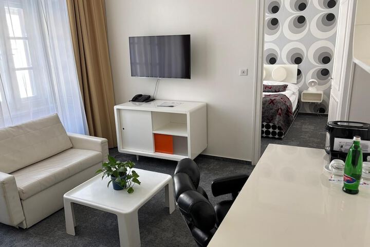 Room 32 of 89
