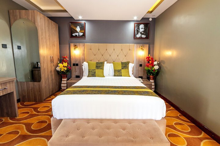Room 32 of 93
