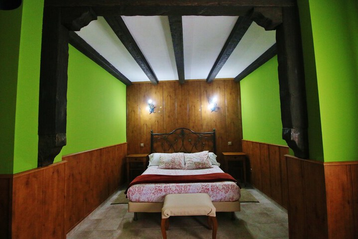 Room 21 of 49