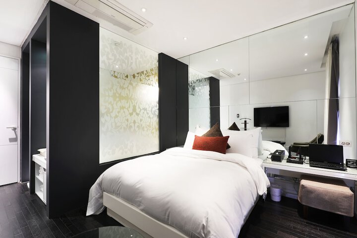 Room 9 of 51