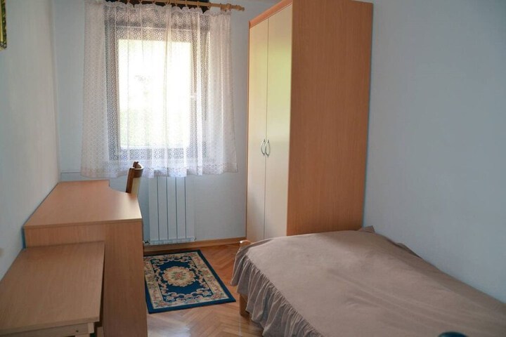 Room 8 of 28