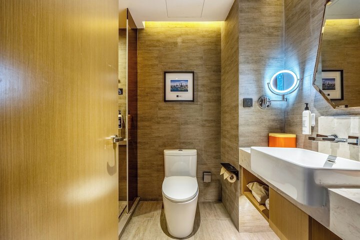 Room 32 of 38