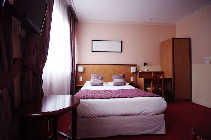 Room 52 of 148
