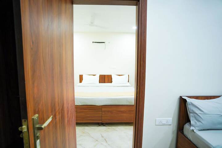 Room 43 of 77