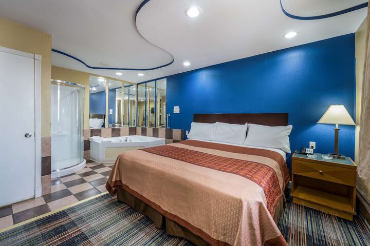 Deluxe Room with King Bed (22 of 26)