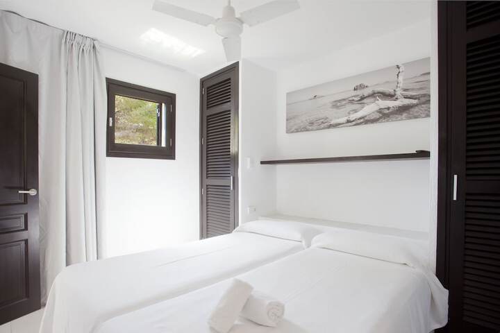Room 5 of 52