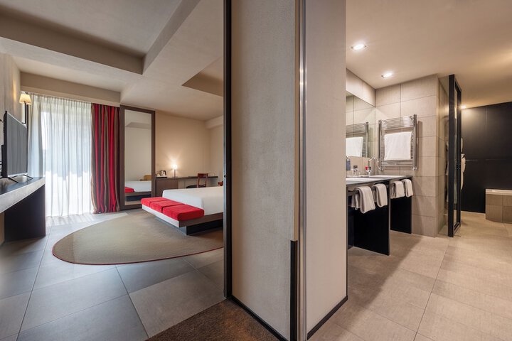 Room 43 of 93