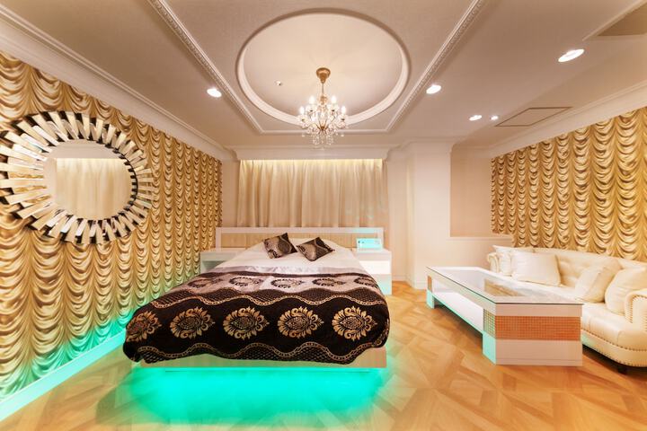 Room 8 of 34