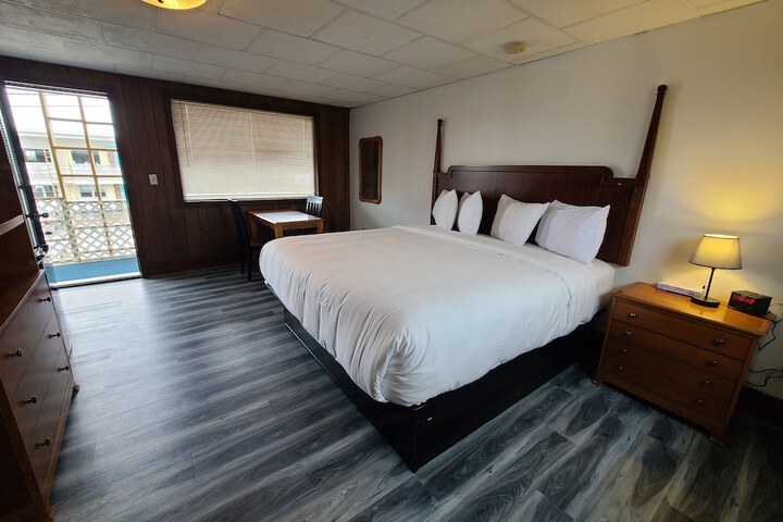 Room 5 of 63