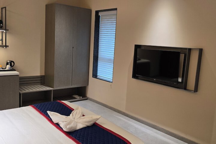 Room 12 of 69