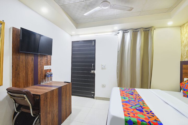 Room 15 of 34
