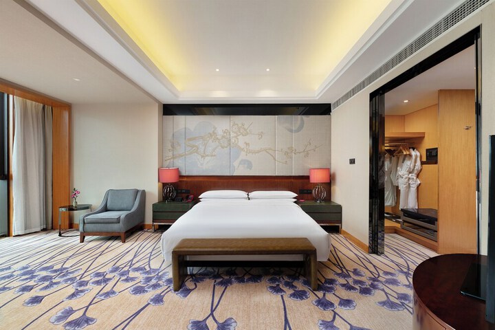 Room 15 of 124