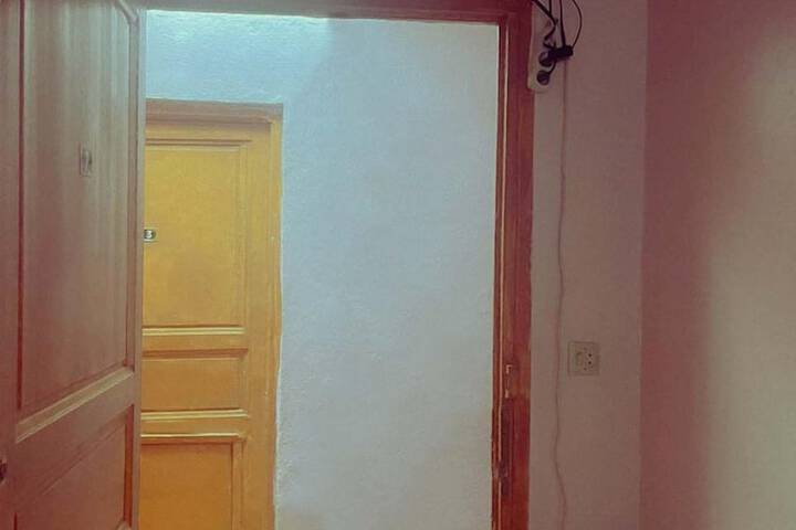 Room 6 of 16