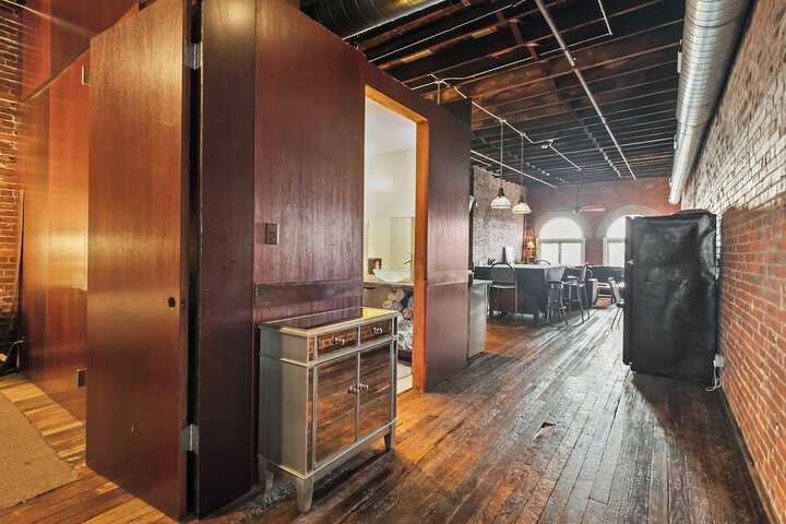 Room 16 of 37