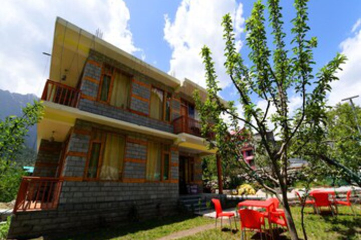 OYO 14583 Home Mountain View 2BHK Shanag