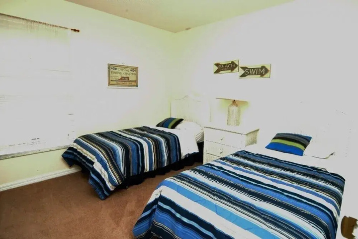 Room 4 of 27