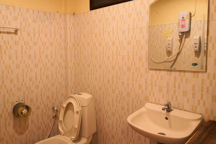 Room 33 of 34