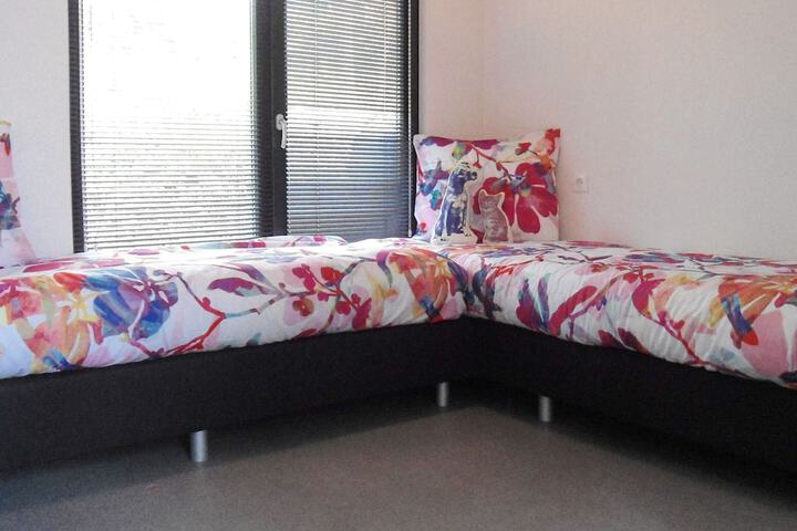 Room 3 of 36