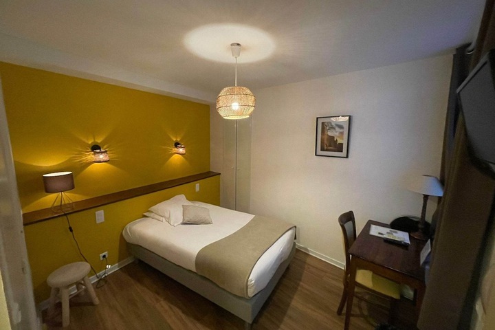 Room 6 of 27