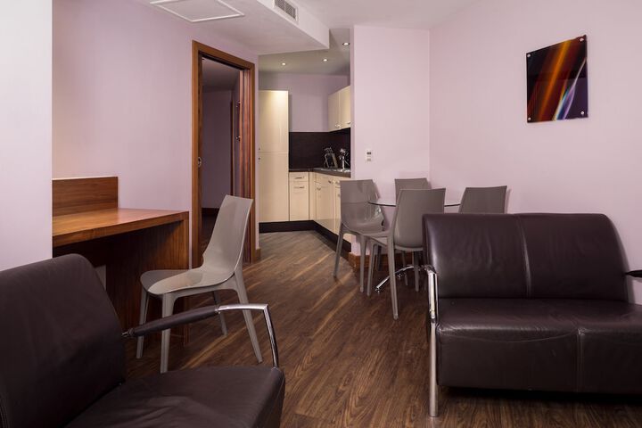 Room 8 of 30