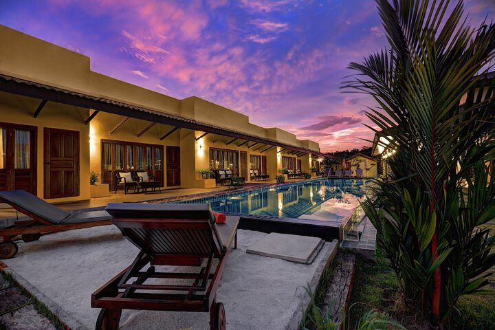 Pool Hotel
