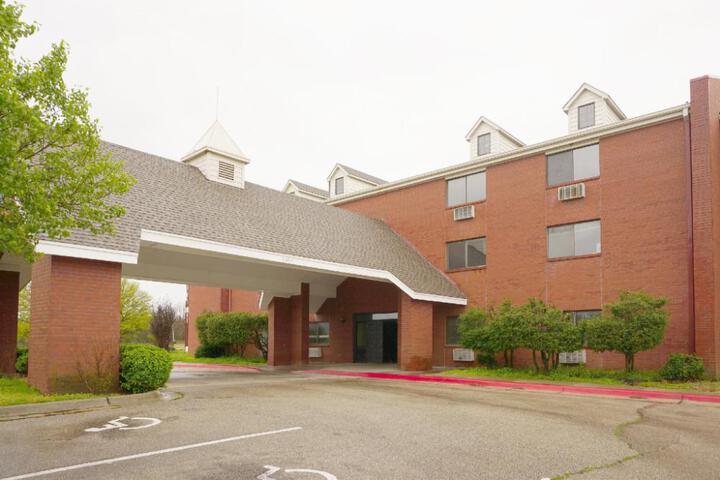 Photo of OYO Hotel Edmond - University of Central Oklahoma