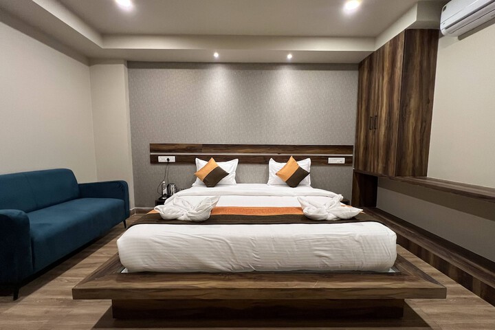 Room 6 of 17