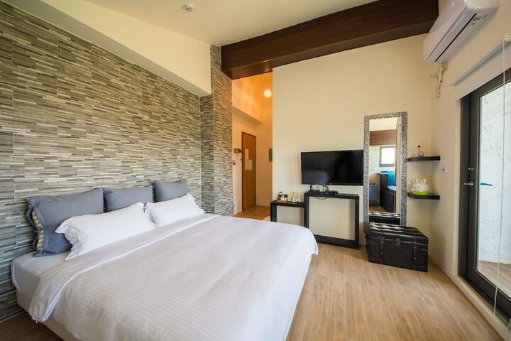 Room 15 of 38