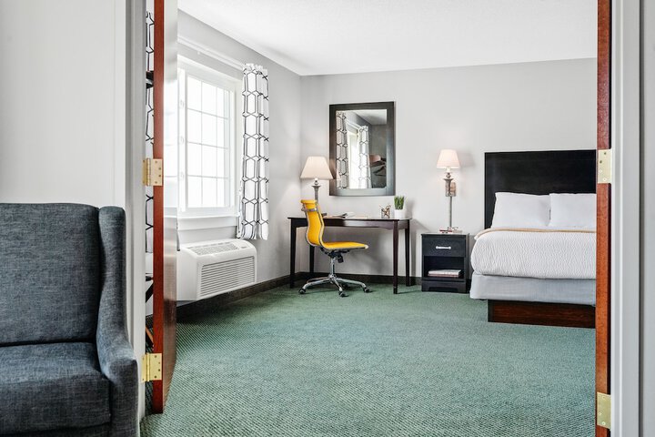 1 King Bed Spacious (5 of 9)