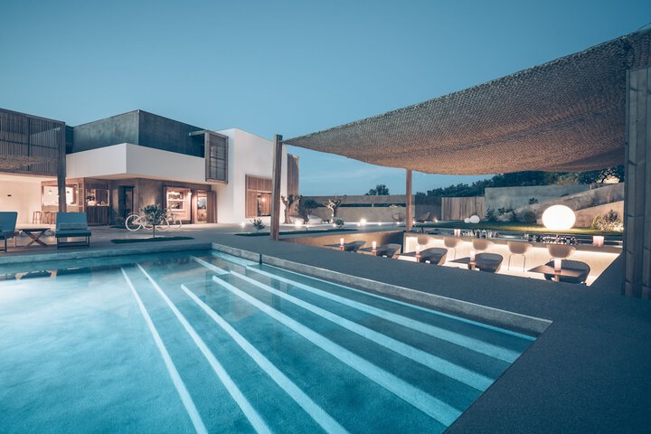 Hotel Pool