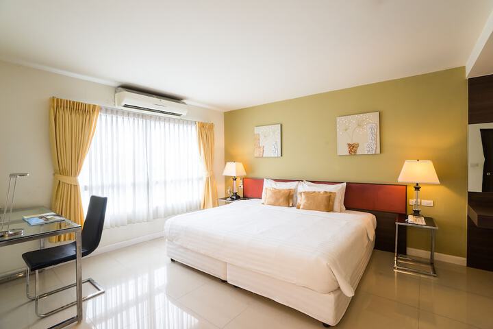 Room 14 of 80