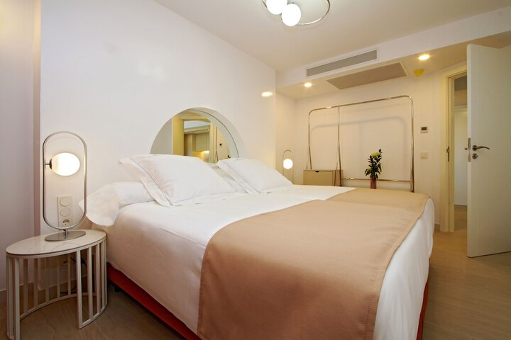 Room 7 of 52