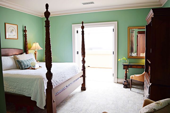 Room 33 of 227